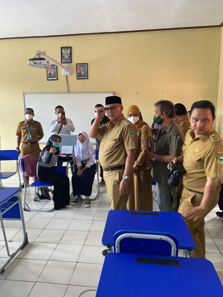 Baksos kacamata gratis dalam rangka HKN bersama bupati, iropin dan dinas kesehatan kuningan