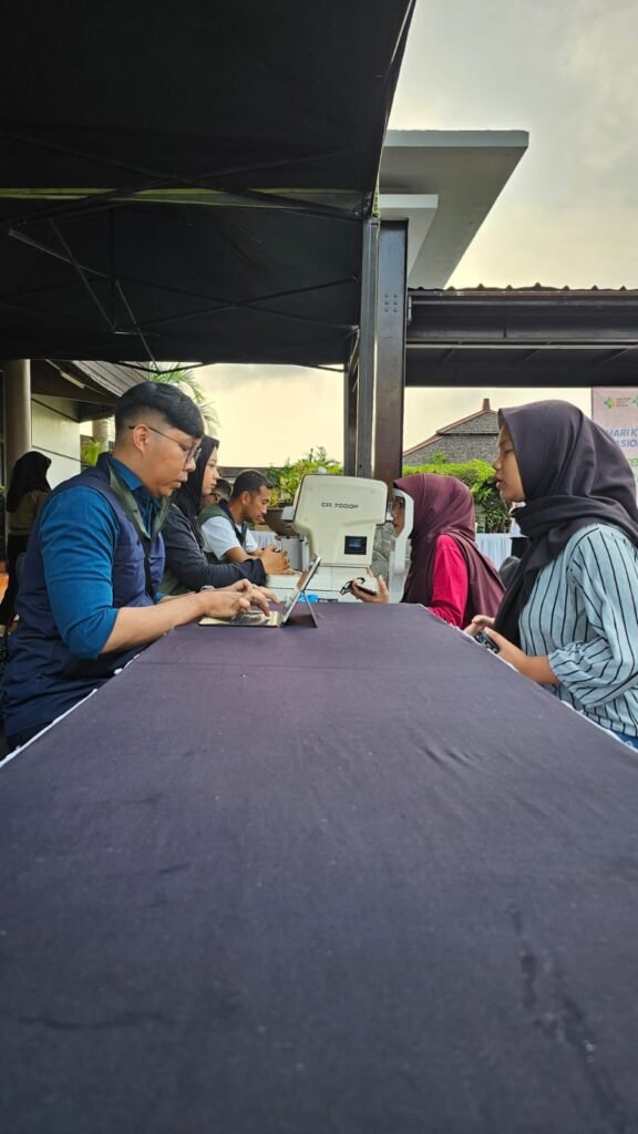 Screening kelainan refreksi di CFD kuningan bersama iropin