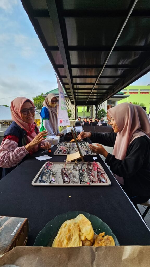 Screening kelainan refreksi di CFD kuningan bersama iropin